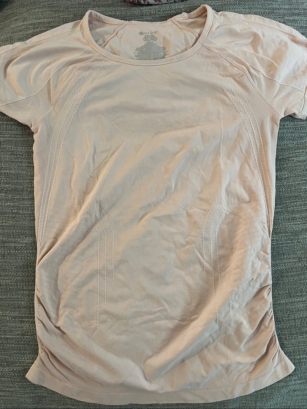 GAIAM Women's Short-Sleeve Seamless Workout Tee in Light Peach